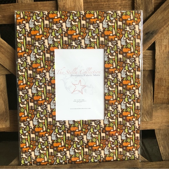 New 11 x 14 Designer Fabric mat with a opening for 5 x 7 image comes shr… - Picture 1 of 9